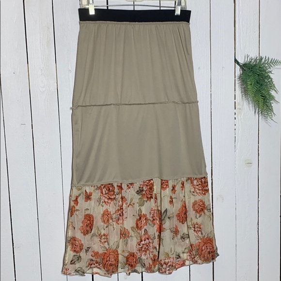 Petite Floral Tiered Mesh Maxi Skirt - Picture 8 of 8